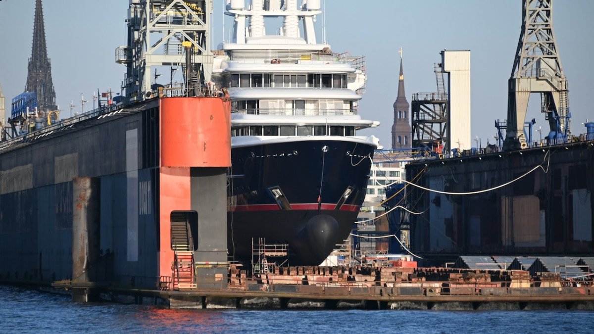 Megayacht Solandge darf Hamburger Hafen nun doch verlassen - Ankerherz Verlag