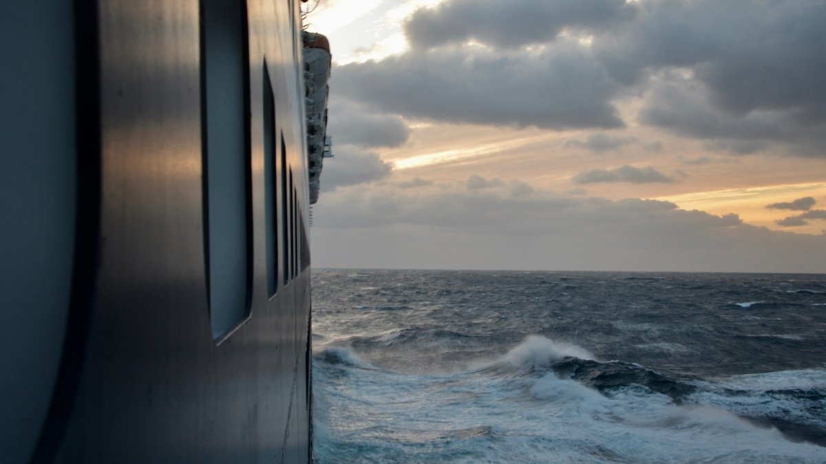 Mit der Queen Mary 2 durch den Atlantiksturm - Ankerherz Verlag