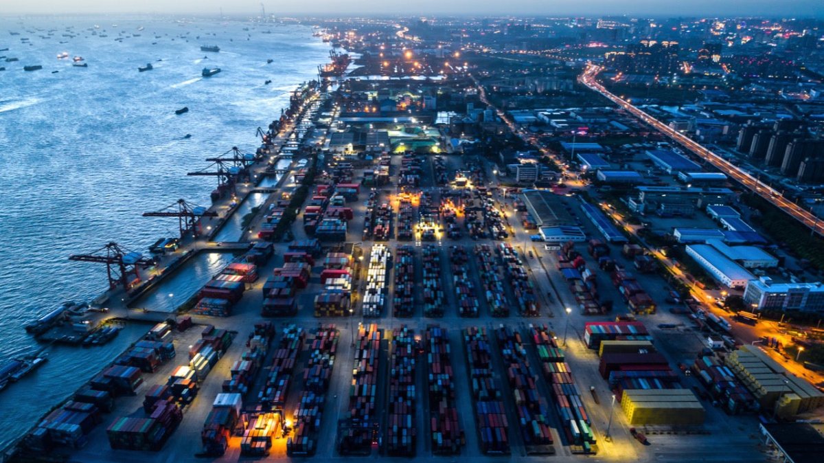 Mit großem Abstand: Shanghai ist der größe Hafen der Welt - Ankerherz Verlag