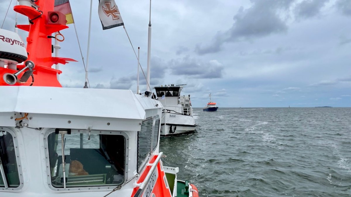 Motorschaden: Seenotretter bringen Fahrgastschiff Astor sicher in Hafen - Ankerherz Verlag