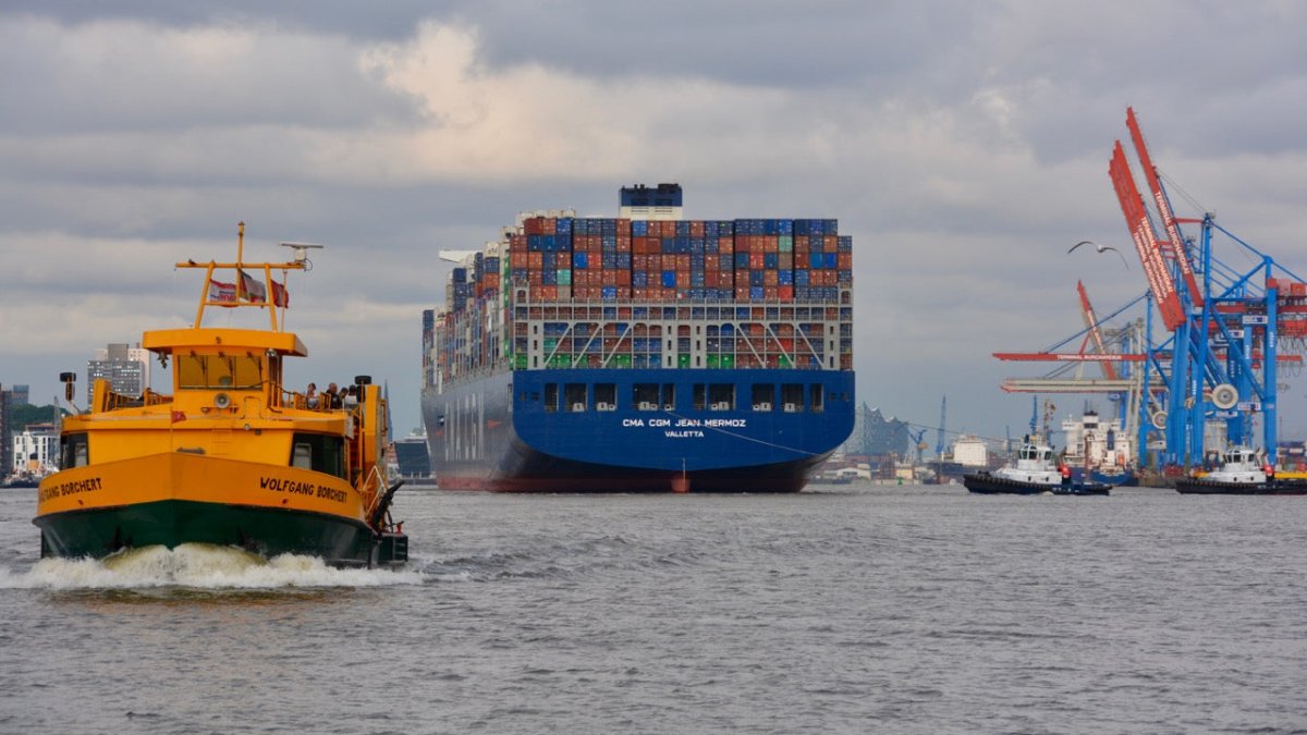 Nach Kritik: Mehr Fähren für den Hamburger Hafen - Ankerherz Verlag