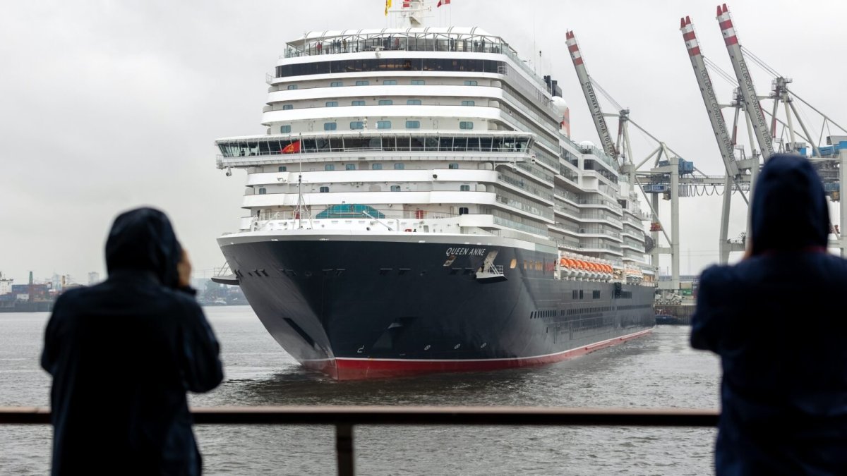 Neues Kreuzfahrtschiff „Queen Anne“ läuft erstmals in Hamburg ein - Ankerherz Verlag