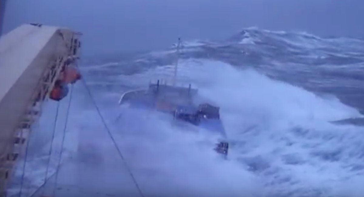 NORDSEE: Kleiner Frachter taumelt durch den Sturm - Ankerherz Verlag
