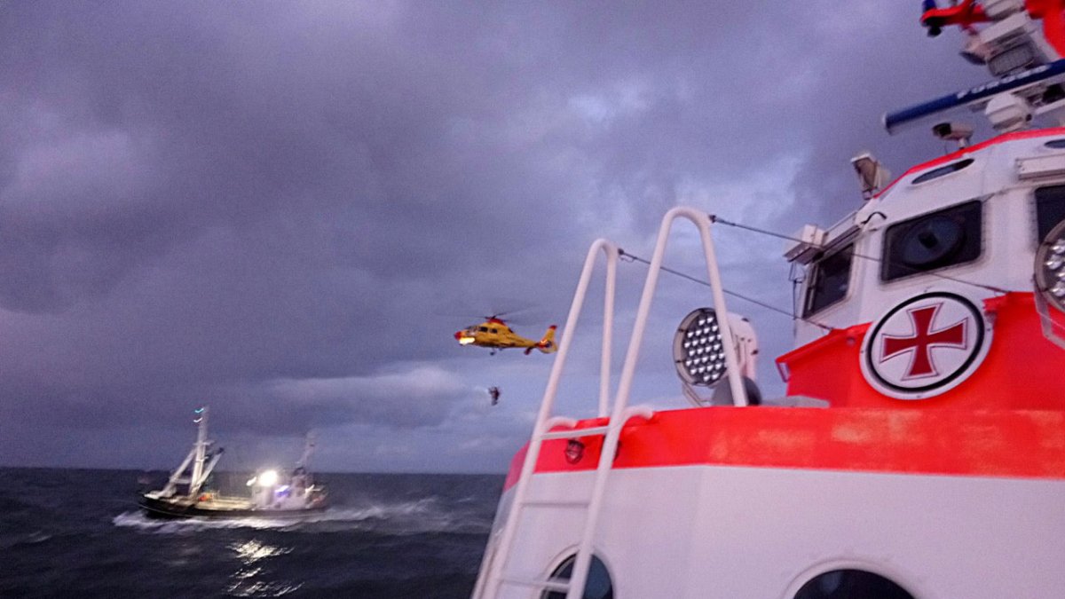 Notfall im Sturm vor Borkum: Fischer von Hubschrauber aufgenommen - Ankerherz Verlag
