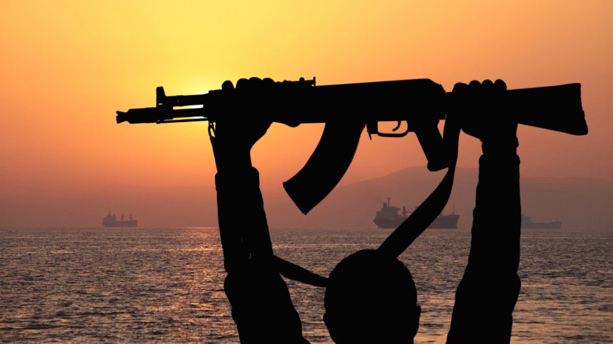 Piraten überfallen Hamburger Containerfrachter - Ankerherz Verlag