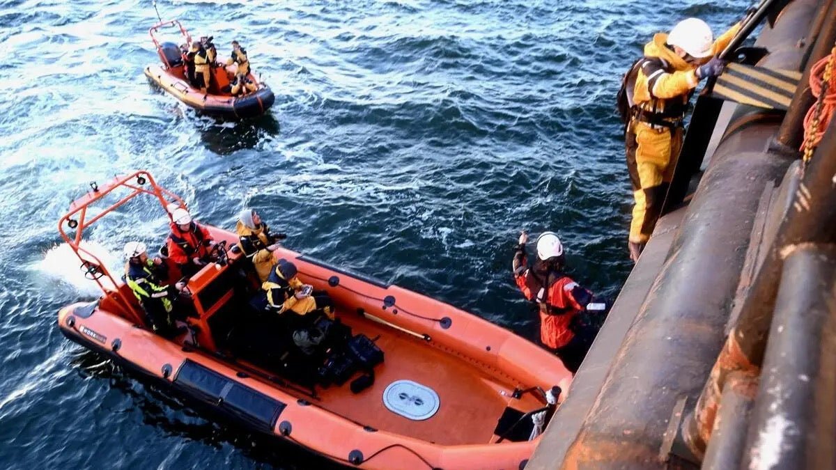 Rügen: Greenpeace-Aktivisten entern Pipeline-Verlegeschiff - Ankerherz Verlag