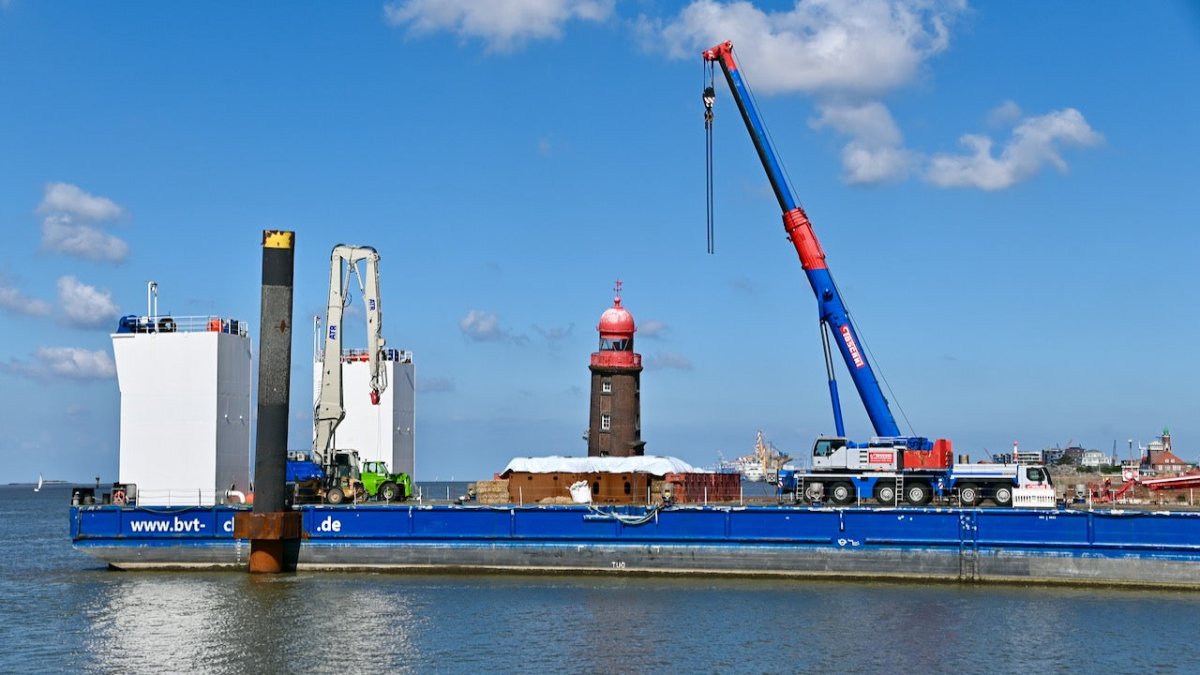 Schiefe Turm von Bremerhaven verliert heute seine rote Kuppel - Ankerherz Verlag