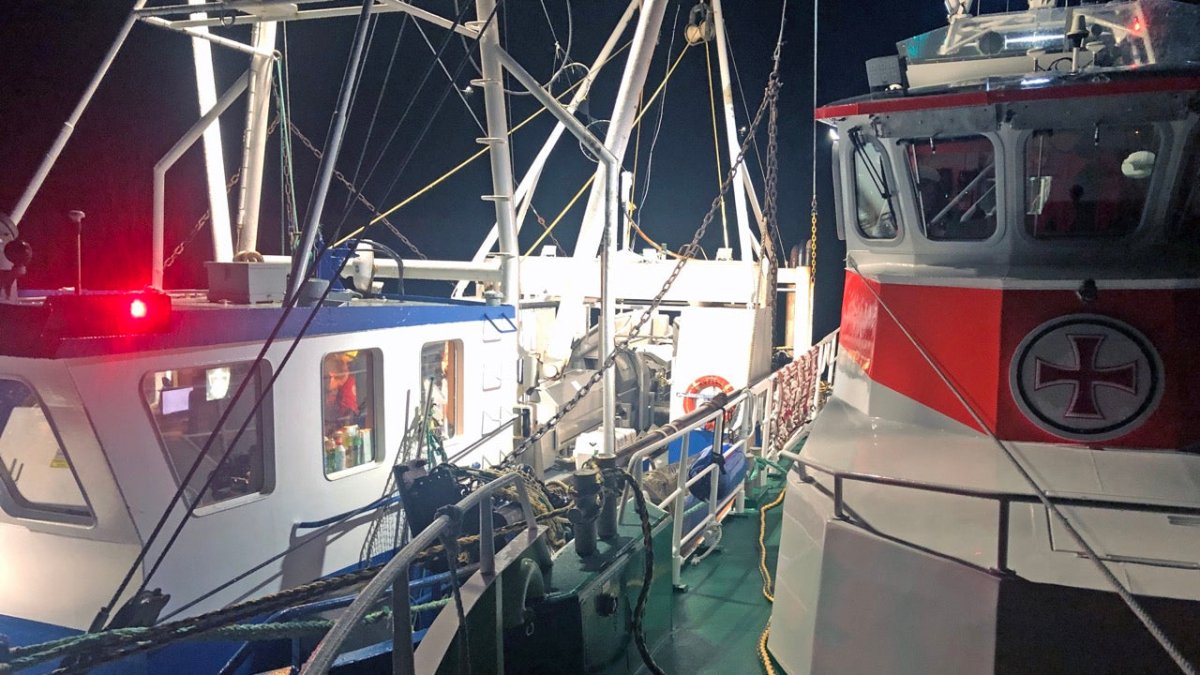Seenotretter auf Sylt helfen dänischen Krabbenfischern - Ankerherz Verlag
