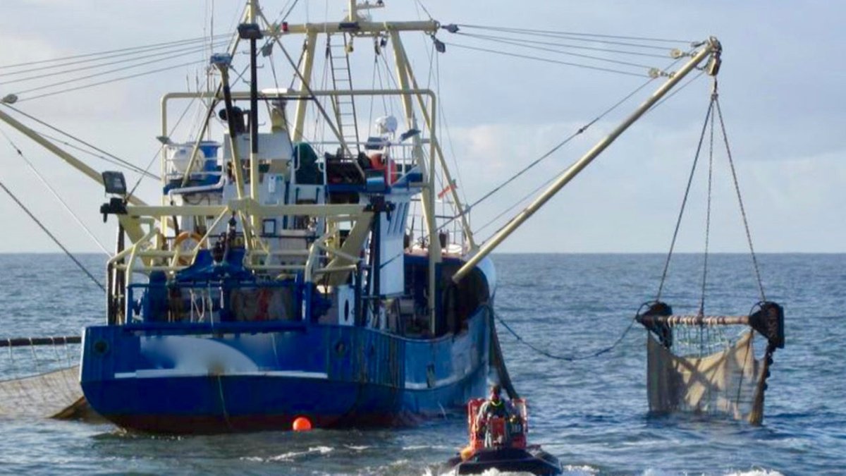 Seenotretter helfen vergiftetem Fischer westlich von Büsum - Ankerherz Verlag