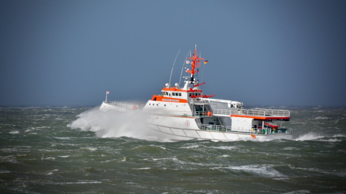 Seenotretter im Sturm vor der deutschen Küste (mit Video) - Ankerherz Verlag