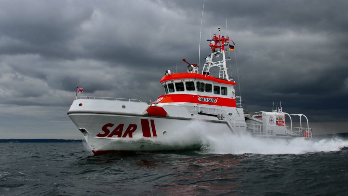 Seenotretter retten Fischer vor Travemünde aus Lebensgefahr - Ankerherz Verlag
