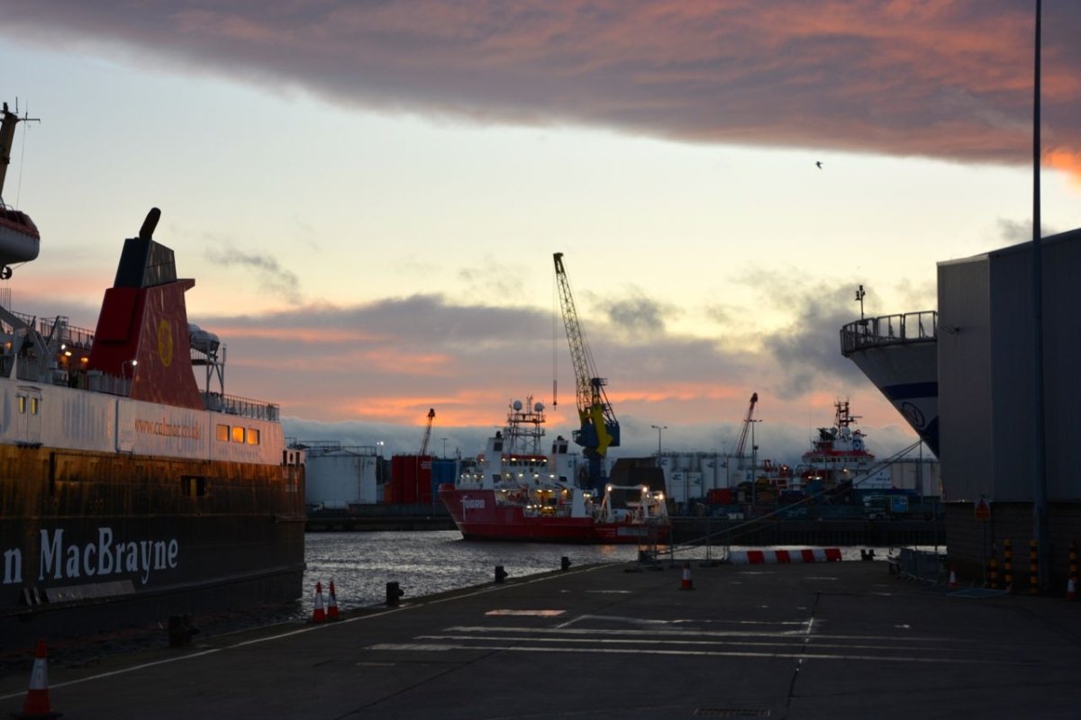 Silberne Stadt am Meer – ein Abend im Hafen von Aberdeen - Ankerherz Verlag