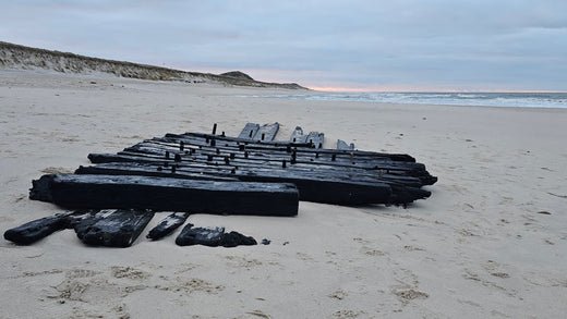 Sturm legt geheimnisvolles Schiffswrack am Strand von Sylt frei - Ankerherz Verlag