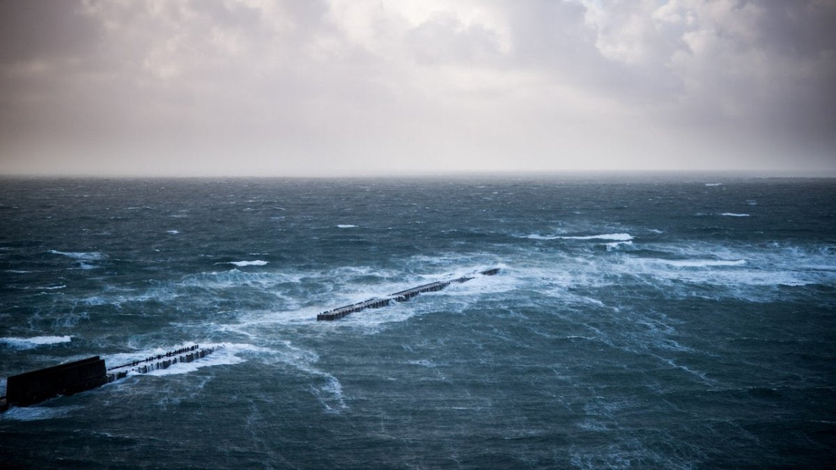 Sturm und sechs Meter Kreuzseen: Helgoland wieder abgeschnitten - Ankerherz Verlag