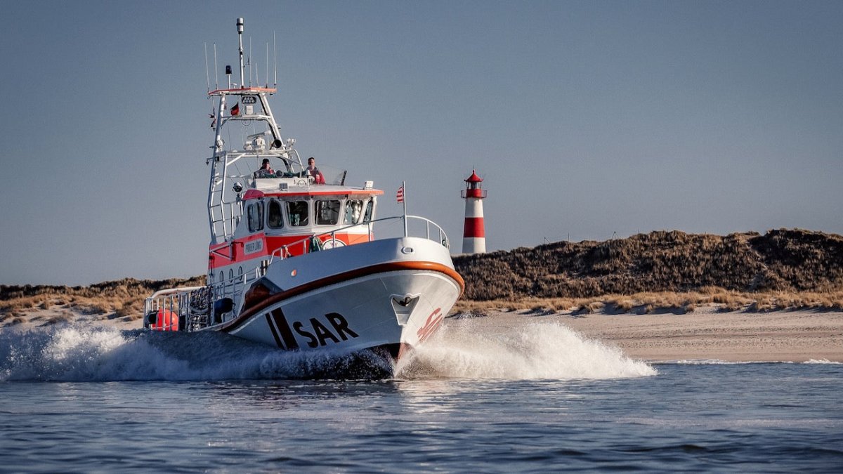 Sylter Seenotretter: Motorboot drohte vor der Insel zu sinken - Ankerherz Verlag