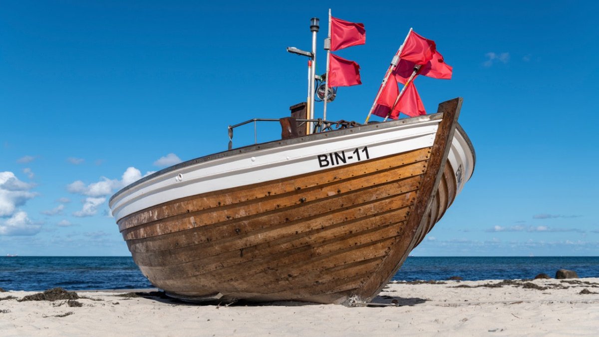 Unglück vor der Insel Rügen: Angler stirbt bei Bootsunfall - Ankerherz Verlag