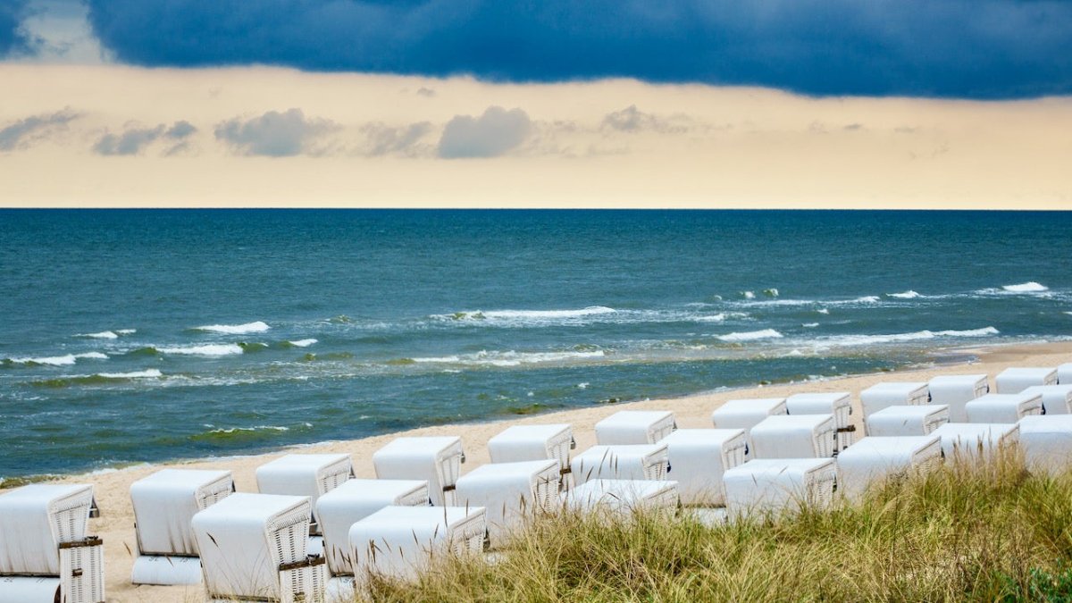 Usedom: Urlauber stirbt beim Baden am Strand von Zinnowitz - Ankerherz Verlag