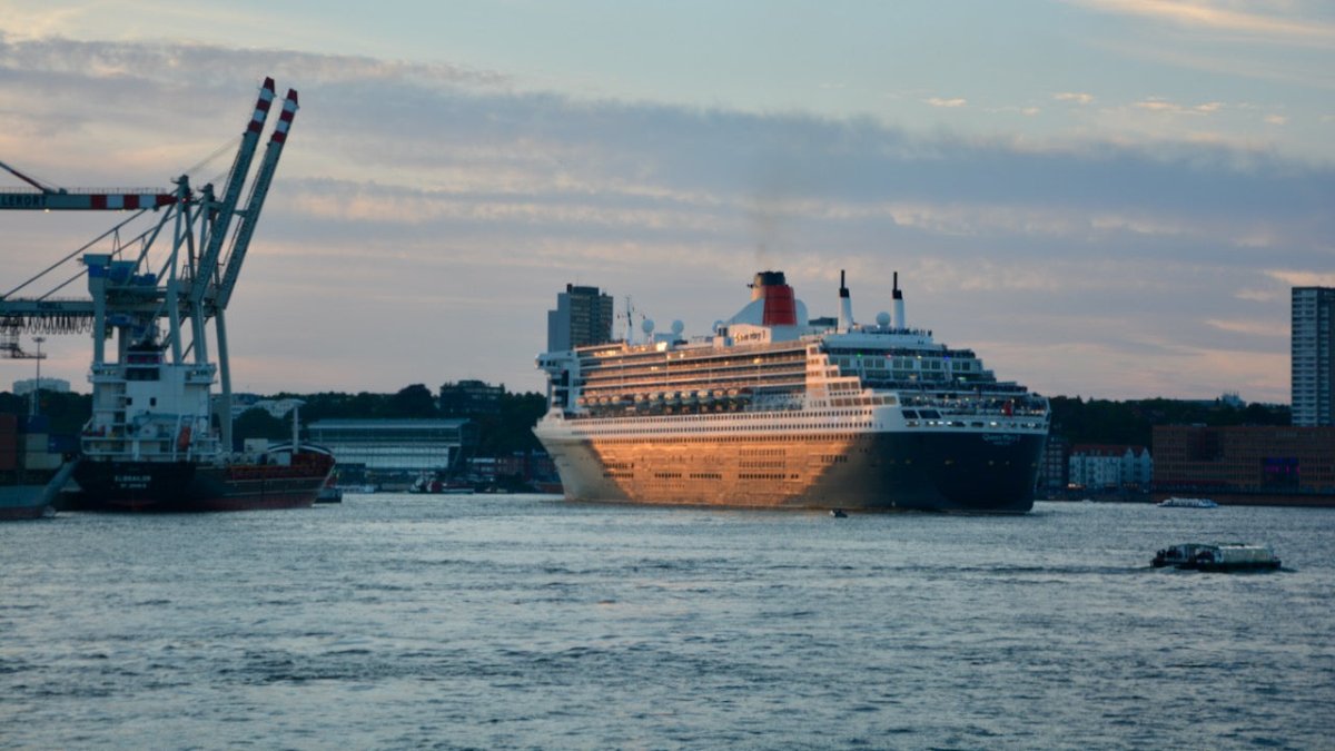 Warum uns der Oceanliner Queen Mary 2 noch immer so fasziniert - Ankerherz Verlag