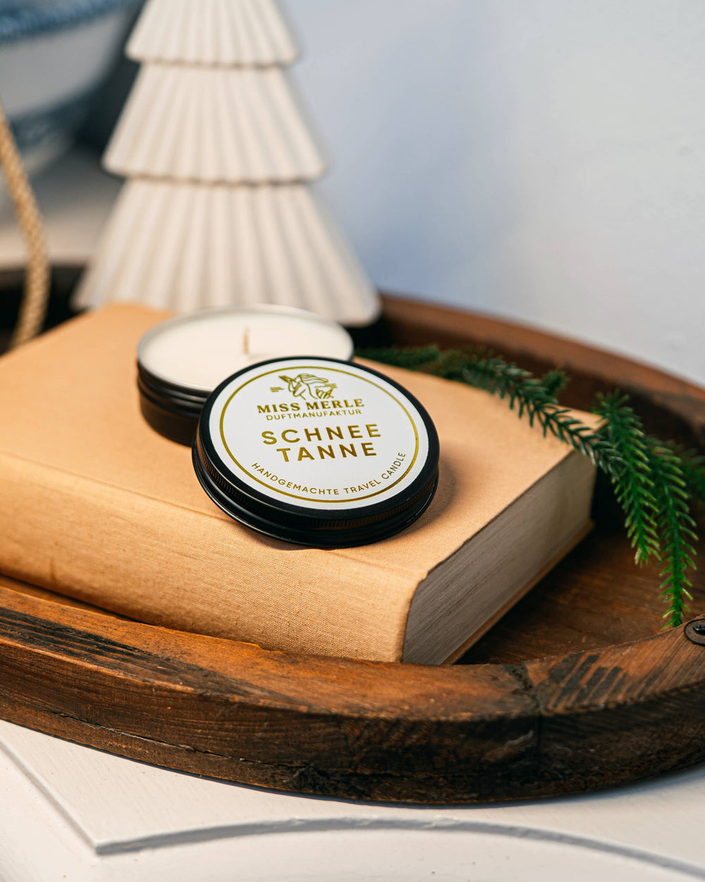 Winter Travel Candle SCHNEETANNE -Tannenduft für Weihnachten