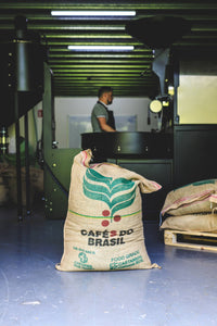 Skellig Island Coffee Brady's Coffee – Lifestyle-Aufnahme mit irischer Küste