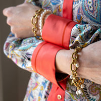 Armband mit Süßwasserperlen und Muschel