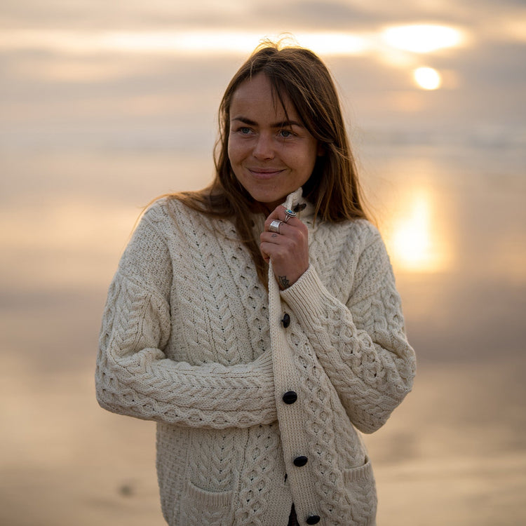 Breaffy Aran Strickjacke für Damen, Oat | ankerherz.de
