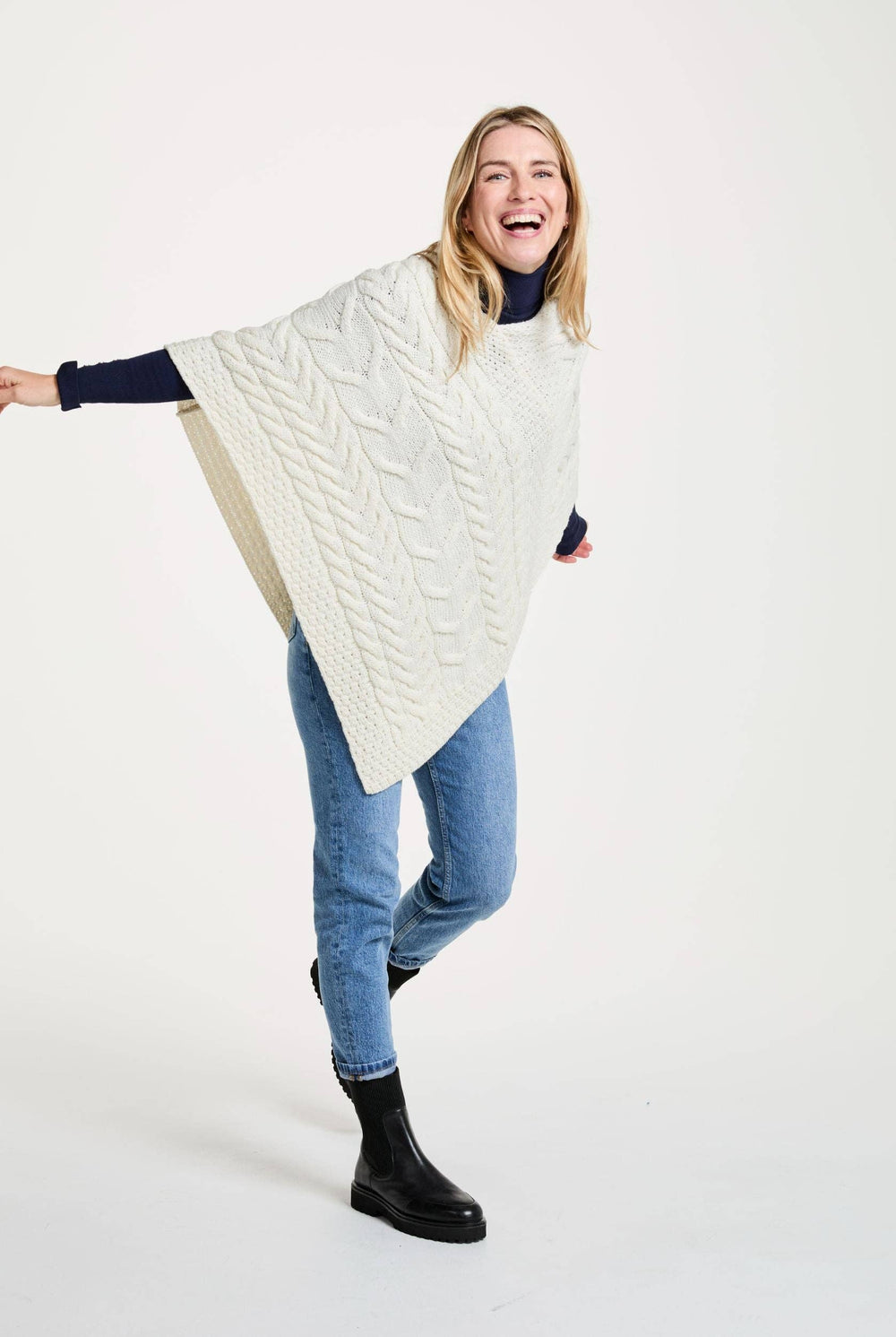 Aran Poncho - Creme | ankerherz.de