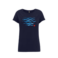 Waves Navy T-Shirt mit mehrfarbigem Wellendruck, gerade geschnitten aus Bio-Baumwolle