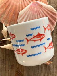 Becher Wellen und Fische
