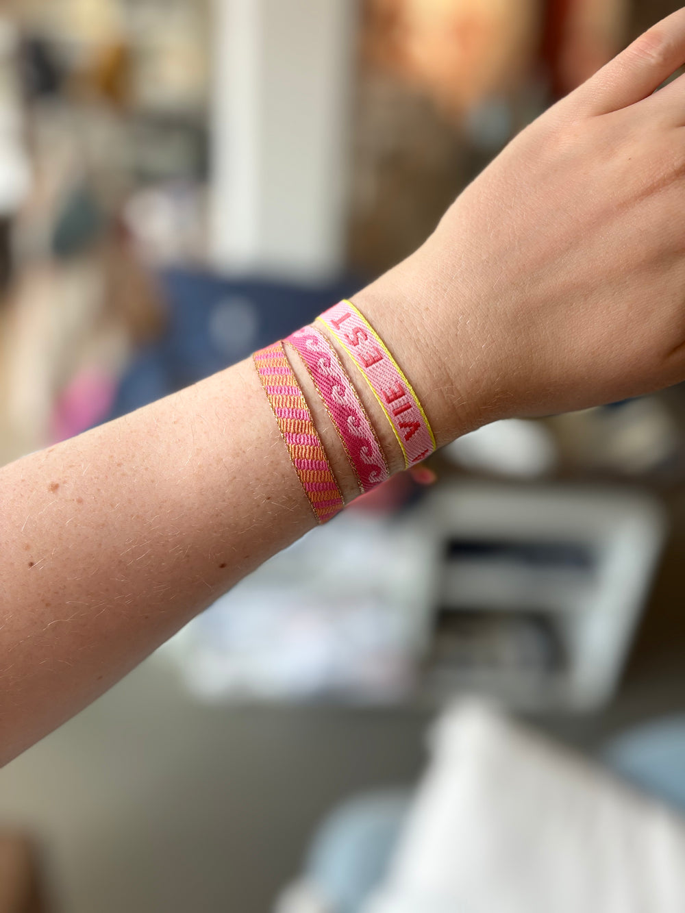 Armbänder mit Grußkarte