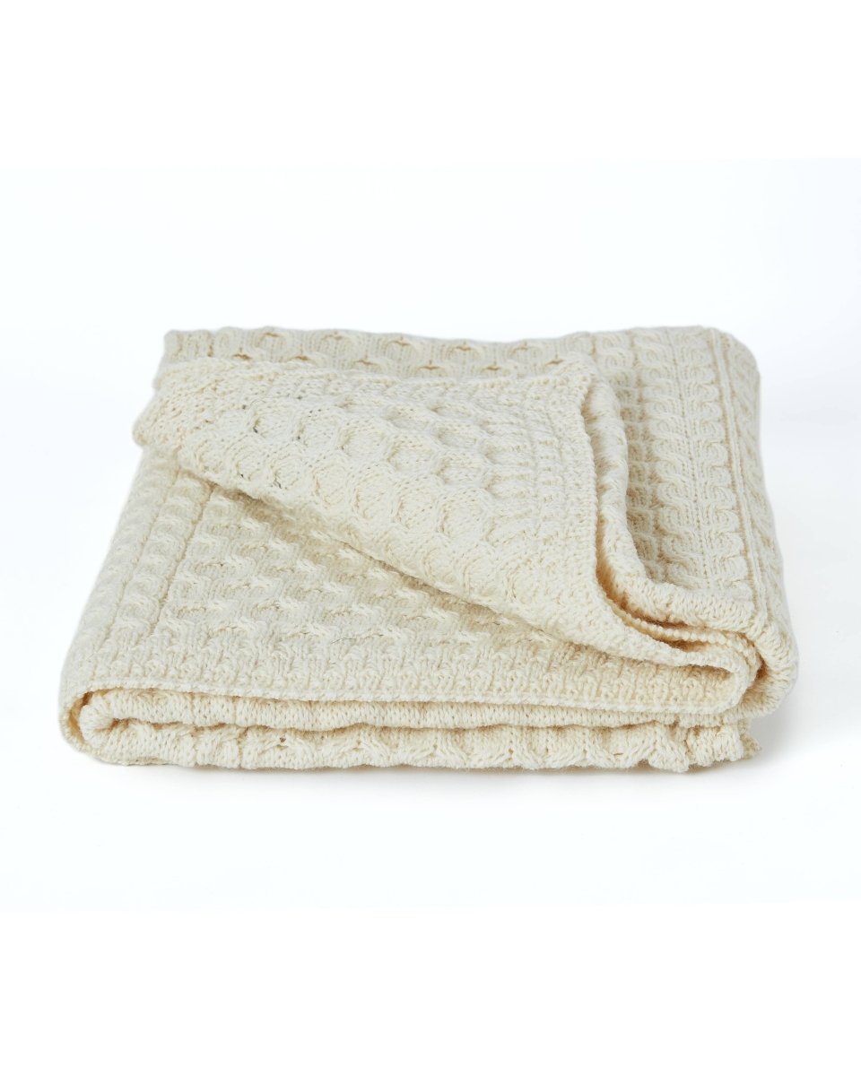 Aran Wolldecke in cremeweiß - Ankerherz Verlag