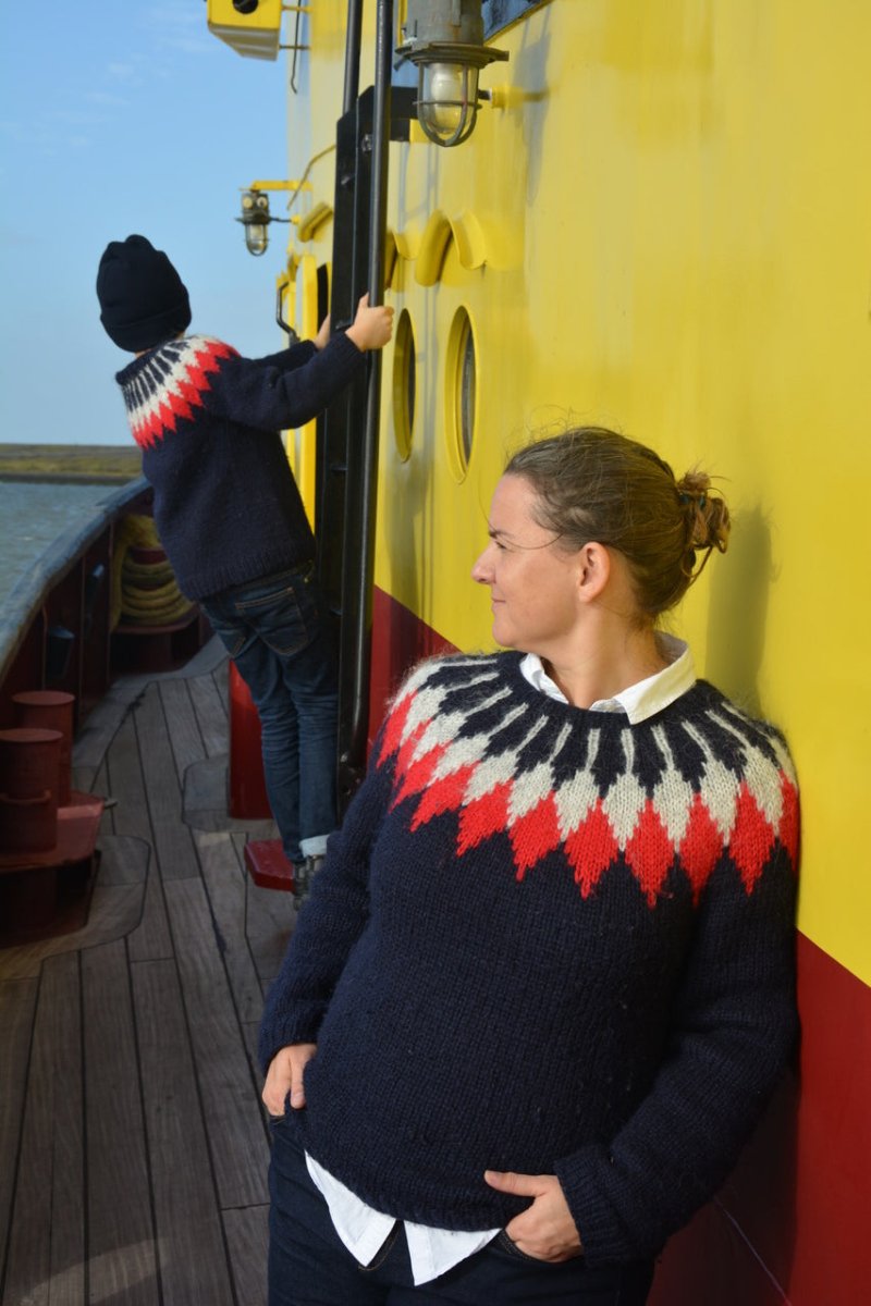 Handgestrickter Islandpullover in Navy - Ankerherz Verlag