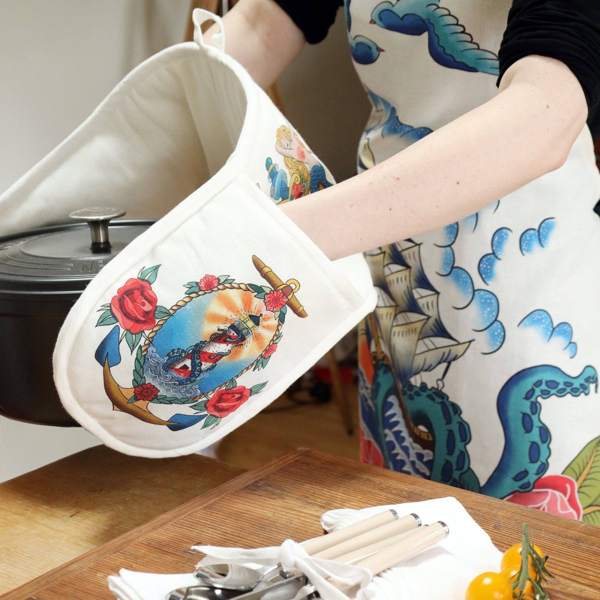 Tattoo Ofenhandschuhe Sailor's Story - Ankerherz Verlag